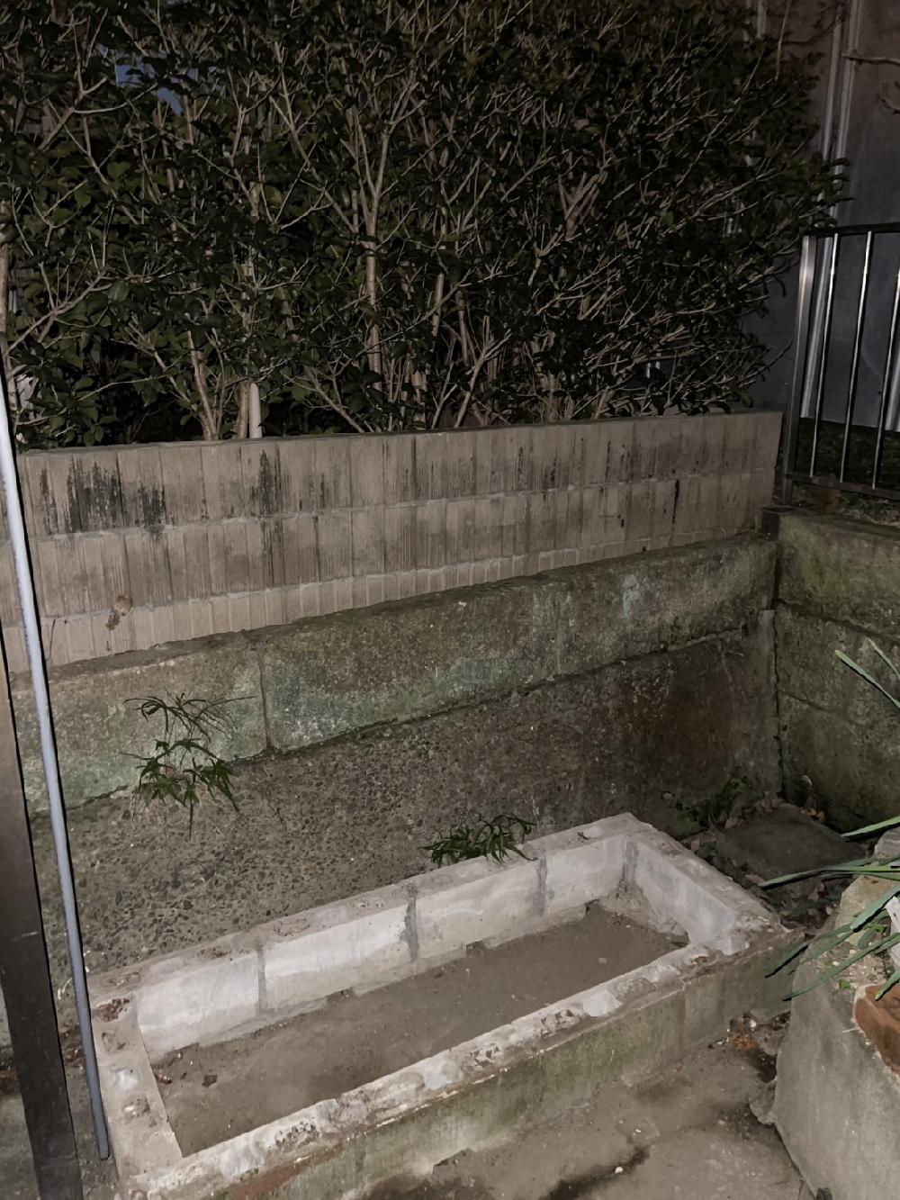 【遺品整理作業】外回りの大きな物置、植木、プランターなど全て綺麗さっぱり片付けます！立川市でご実家の片付作業です。