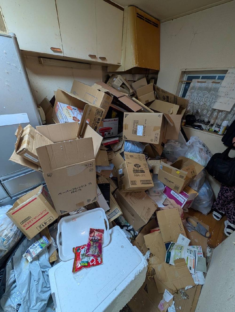 埼玉県川口市でゴミ屋敷お片付けです。（猫屋敷、ペット糞尿）